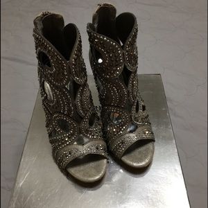 Gianni Bini Merilee Jeweled Peep Toe Stiletto. 7.5